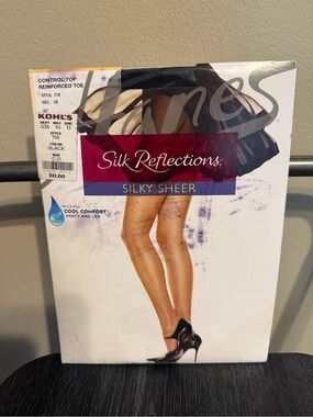 Hanes Silk Reflections Silky Sheer Pantyhose Black Control Top CD NIP